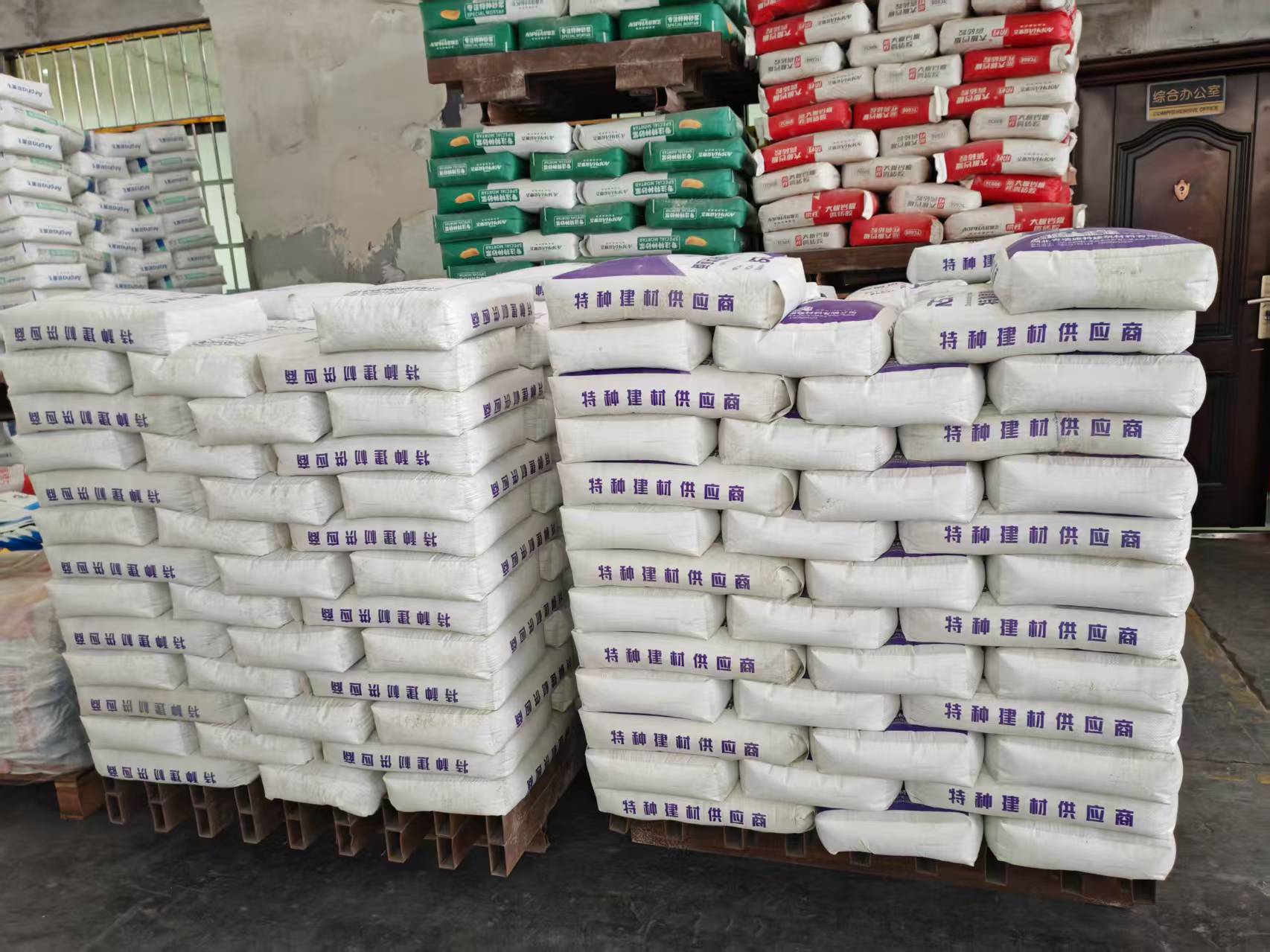 江汉石油管理局拱顶带模注浆料