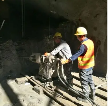 江汉石油管理局水下抗分散灌浆料特点 水下不分散注浆料介绍