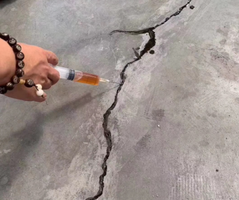 江汉石油管理局混凝土裂缝修补技术详解​